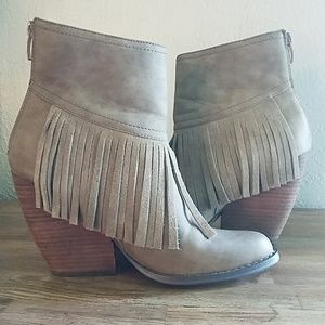 Very Volatile fringe booties